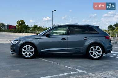 Хэтчбек Audi A3 2016 в 