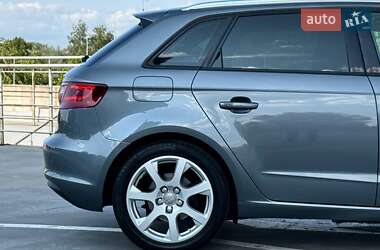Хэтчбек Audi A3 2016 в 