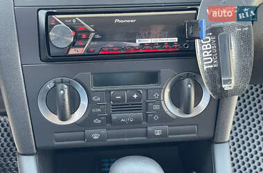 Хэтчбек Audi A3 2003 в 