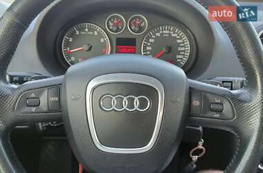 Хэтчбек Audi A3 2005 в 