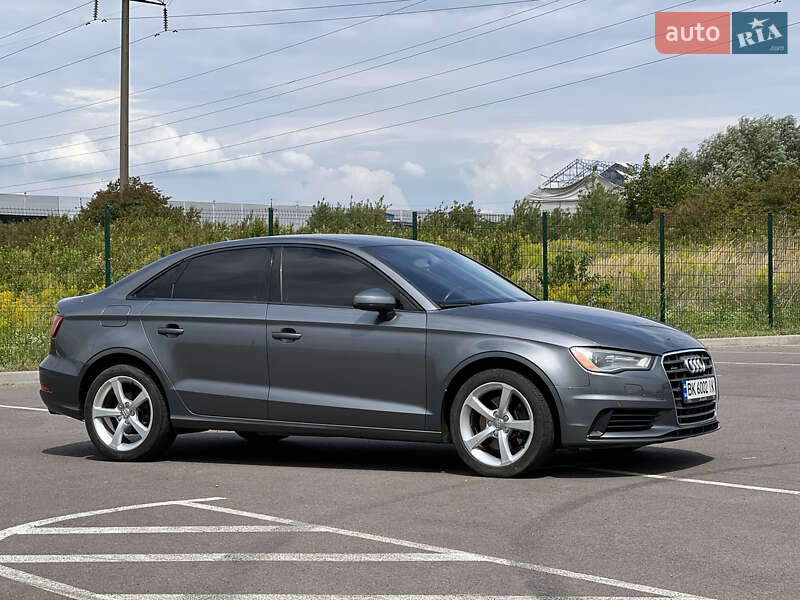Седан Audi A3 2015 в Ровно