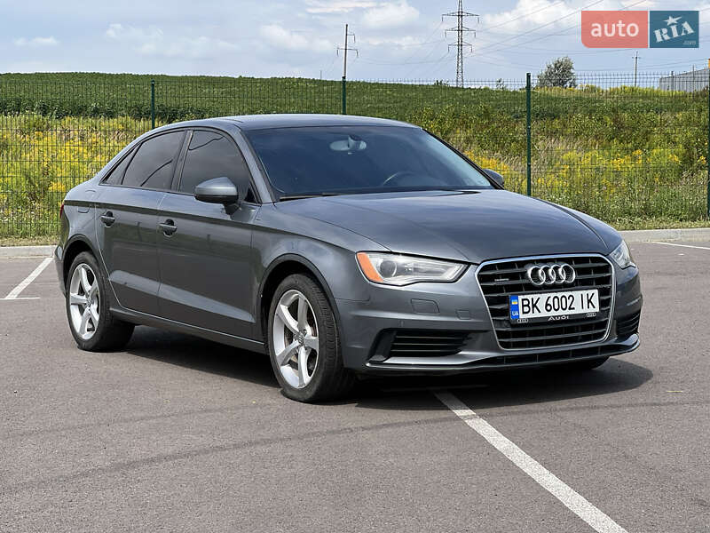 Седан Audi A3 2015 в Ровно