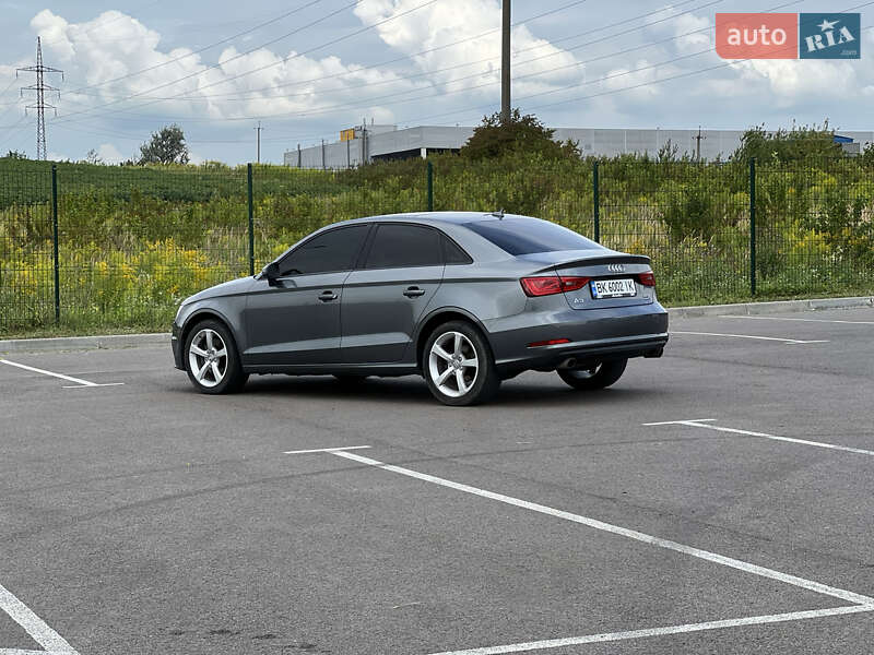 Седан Audi A3 2015 в Ровно
