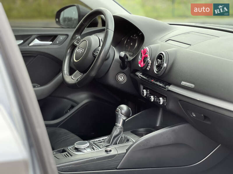 Седан Audi A3 2015 в Ровно