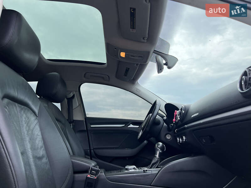 Седан Audi A3 2015 в Ровно