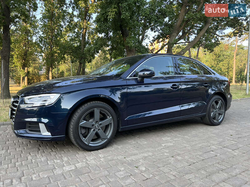 Седан Audi A3 2019 в Одессе