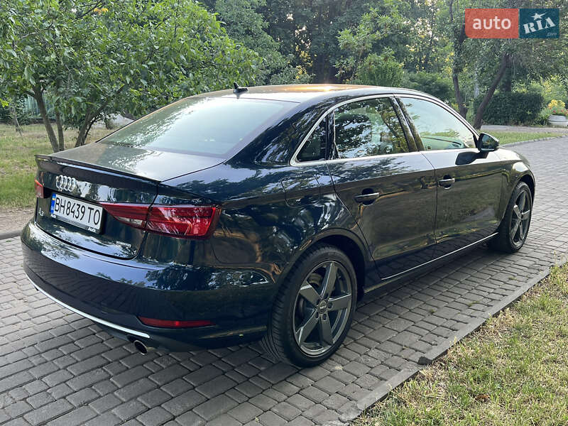 Седан Audi A3 2019 в Одессе