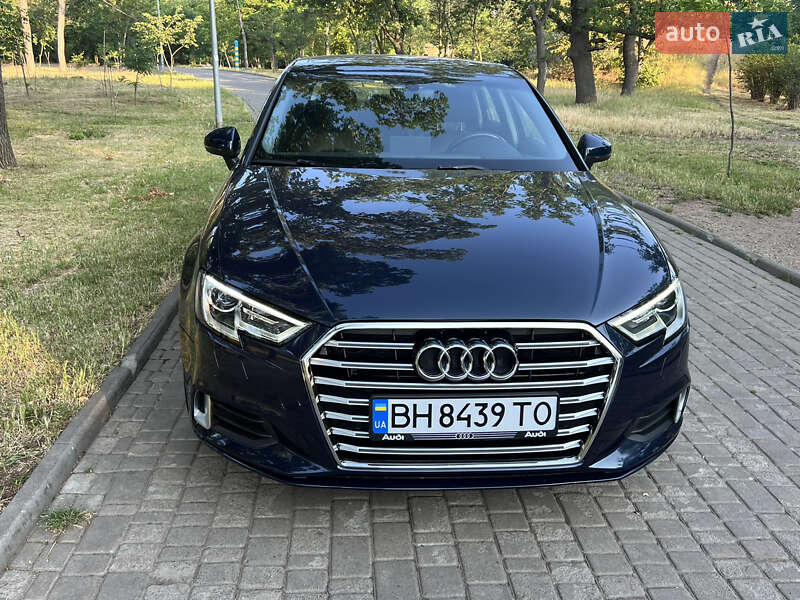 Седан Audi A3 2019 в Одессе