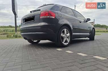 Хэтчбек Audi A3 2004 в 