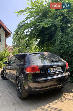 Хэтчбек Audi A3 2004 в 