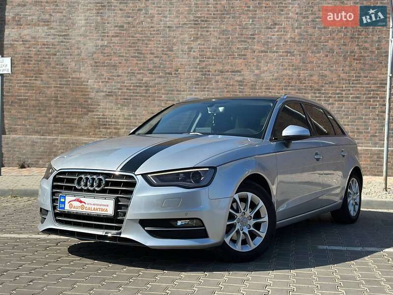 Хэтчбек Audi A3 2016 в 