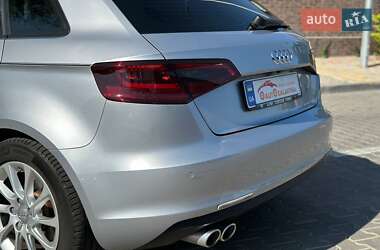 Хэтчбек Audi A3 2016 в 