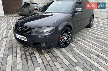 Хетчбек Audi A3 2004 в 