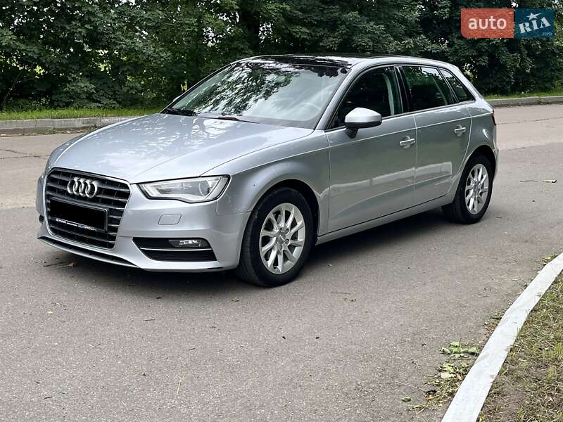 Хэтчбек Audi A3 2015 в 