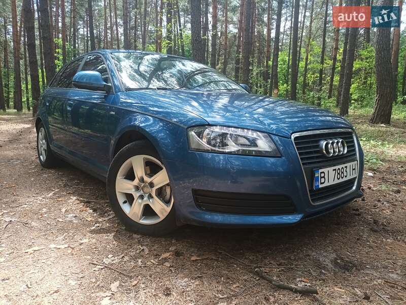 Хэтчбек Audi A3 2010 в 