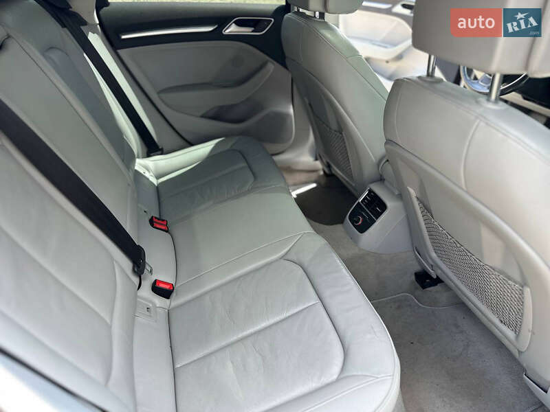 Седан Audi A3 2015 в Львове