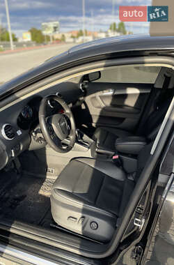 Хэтчбек Audi A3 2011 в 