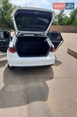 Хэтчбек Audi A3 2016 в 