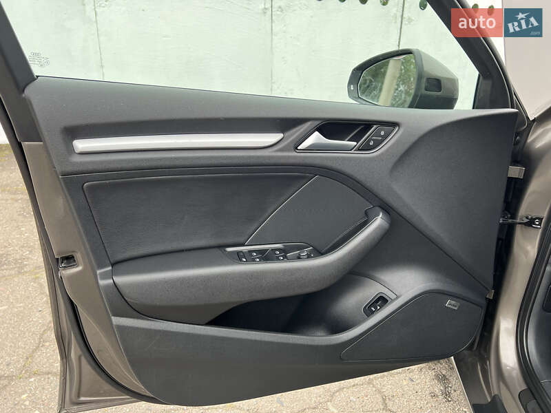 Седан Audi A3 2015 в Киеве