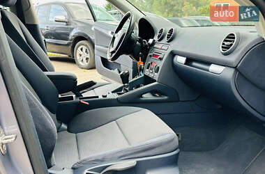 Хэтчбек Audi A3 2004 в 