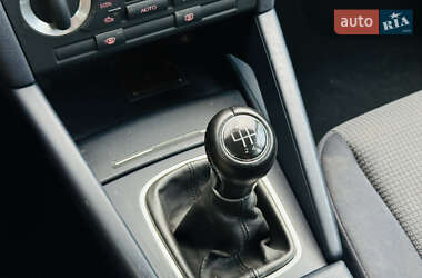 Хэтчбек Audi A3 2004 в 