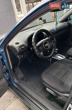 Хэтчбек Audi A3 2001 в 