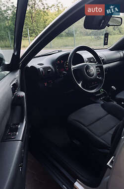 Хэтчбек Audi A3 2001 в 