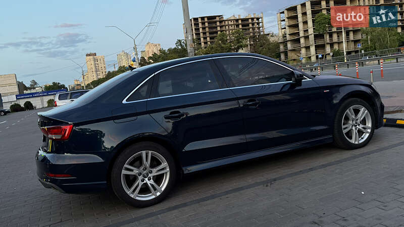 Седан Audi A3 2019 в Киеве