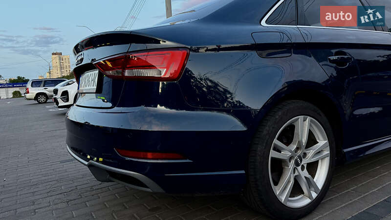 Седан Audi A3 2019 в Киеве
