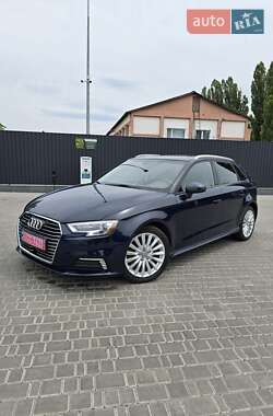 Хэтчбек Audi A3 2017 в 