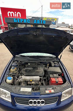 Хэтчбек Audi A3 1999 в 
