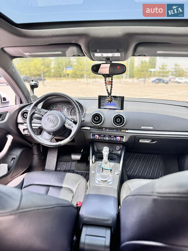 Седан Audi A3 2015 в Николаеве