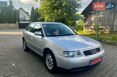 Хэтчбек Audi A3 2001 в 