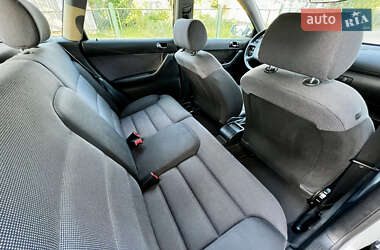 Хэтчбек Audi A3 2001 в 