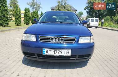 Хэтчбек Audi A3 1999 в 