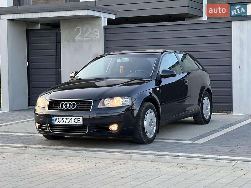 Хэтчбек Audi A3 2004 в 