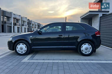 Хэтчбек Audi A3 2004 в 