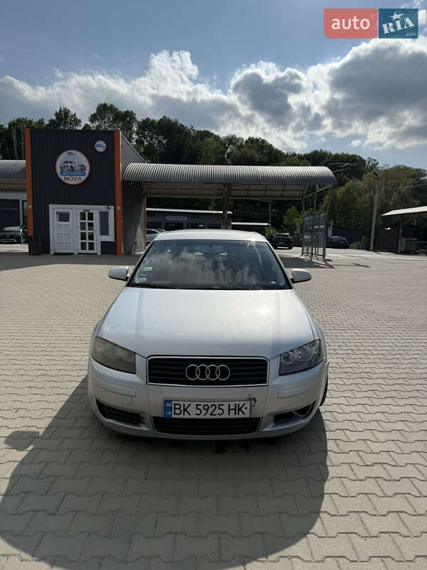 Хэтчбек Audi A3 2003 в 