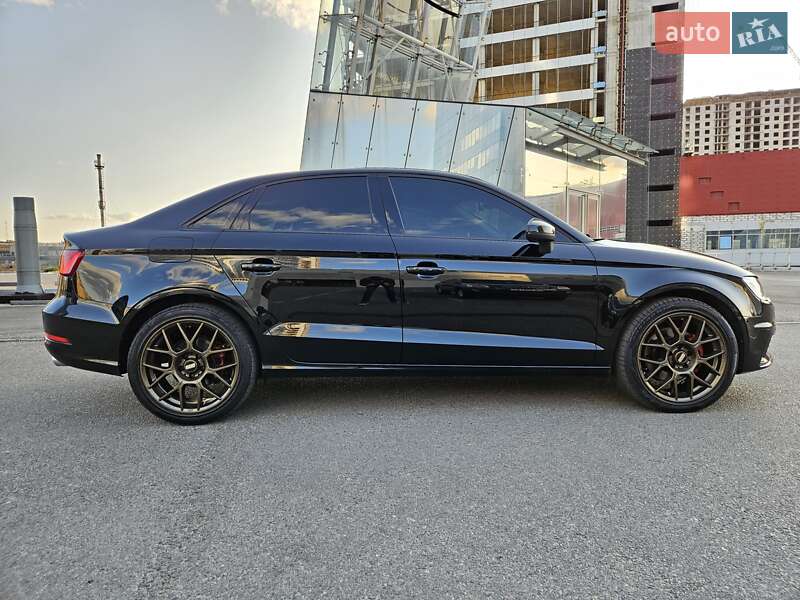 Седан Audi A3 2016 в Днепре