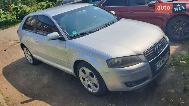 Хэтчбек Audi A3 2004 в 