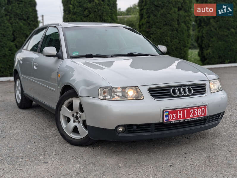 Хэтчбек Audi A3 2000 в 
