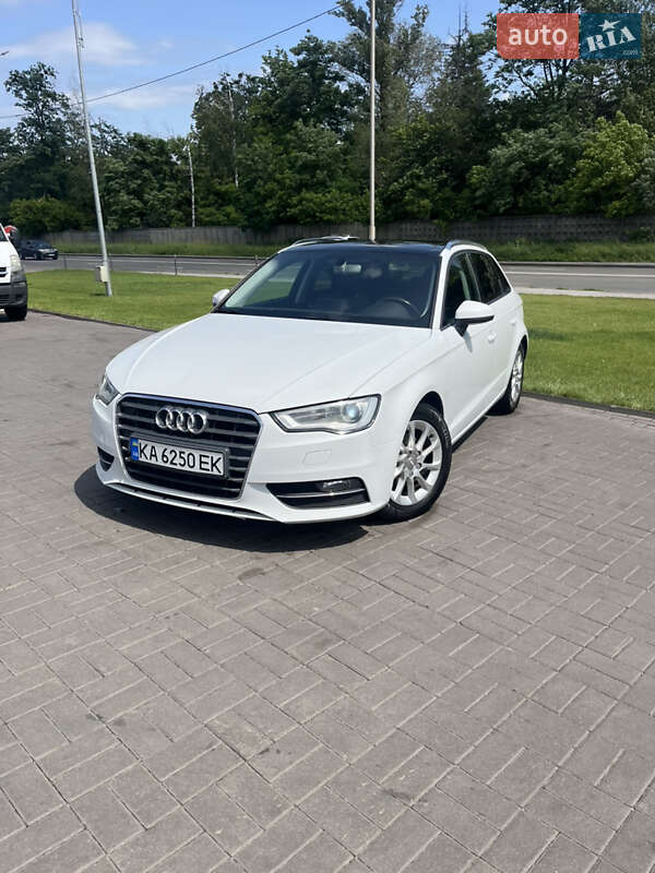 Хэтчбек Audi A3 2016 в 