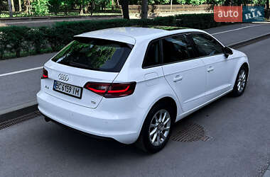 Хэтчбек Audi A3 2015 в 