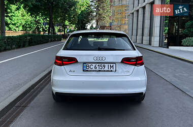 Хэтчбек Audi A3 2015 в 