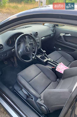 Хэтчбек Audi A3 2004 в 