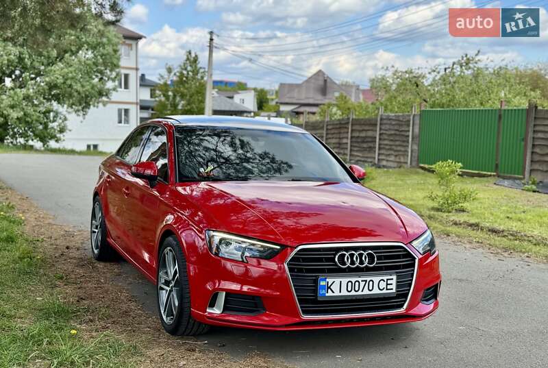 Седан Audi A3 2016 в Киеве