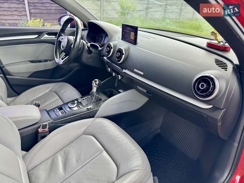 Седан Audi A3 2016 в Киеве