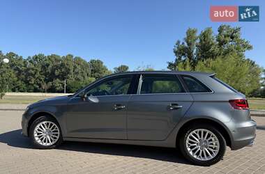 Хэтчбек Audi A3 2015 в 