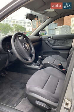 Хэтчбек Audi A3 2000 в 