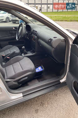 Хэтчбек Audi A3 2000 в 